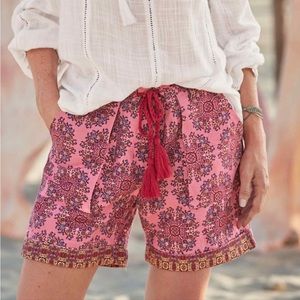 Sundance Kalini shorts in pink paisley linen blend